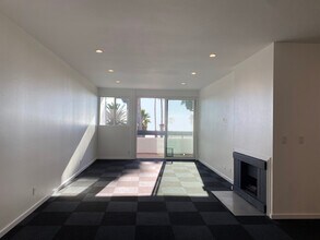 2221 Ocean Ave, Unit 205 in Santa Monica, CA - Building Photo - Building Photo