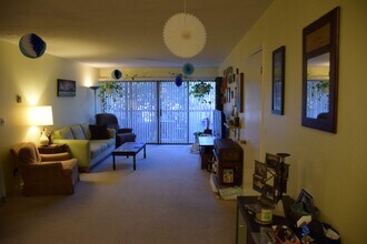 398 Parrott St, Unit 104 in San Leandro, CA - Building Photo - Building Photo