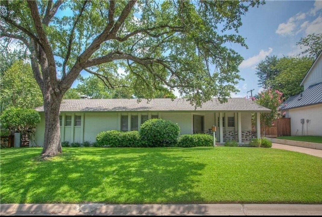 616 Edgefield Rd in Fort Worth, TX - Foto de edificio