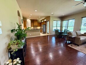 3327 Bay W Blvd in Horseshoe Bay, TX - Building Photo - Building Photo