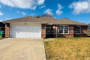 741 Harvest St in Centerton, AR - Building Photo