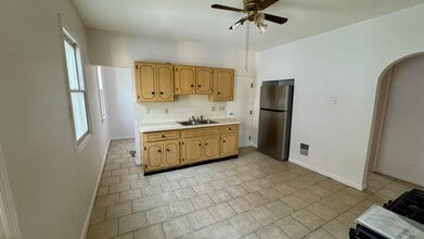 103 Garfield Ave, Unit 102 in Bridgeport, CT - Building Photo - Building Photo