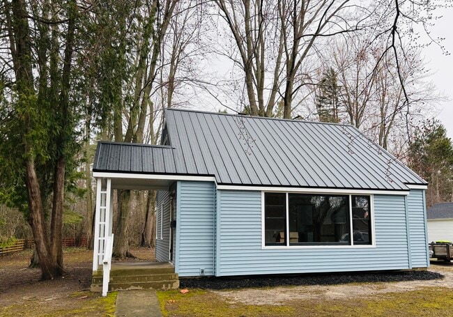 property at 4021 Oak Ct