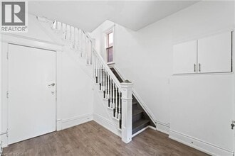 110 Myrtle Ave in Hamilton, ON - Building Photo - Building Photo