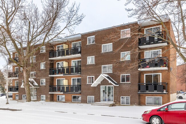 440 De Nieul Rue in Laval, QC - Building Photo - Building Photo