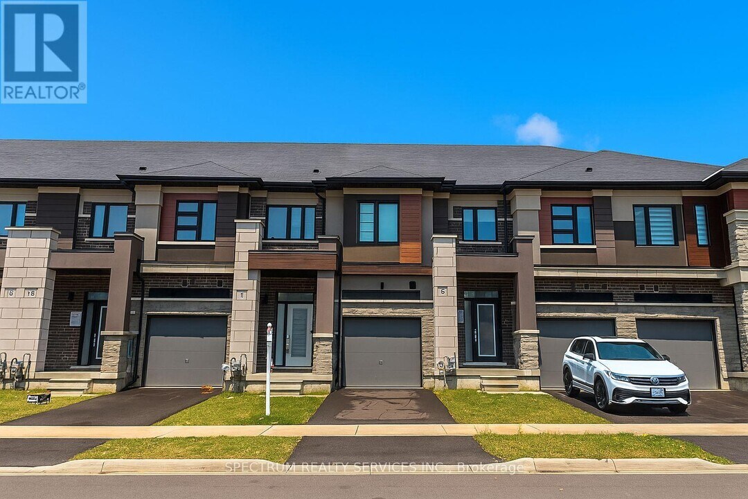 5 Poole St in Brantford, ON - Building Photo