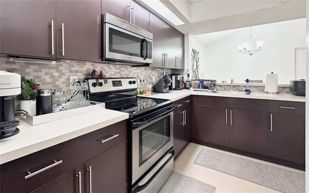 18870 NW 57th Ave, Unit #305 in Hialeah, FL - Building Photo