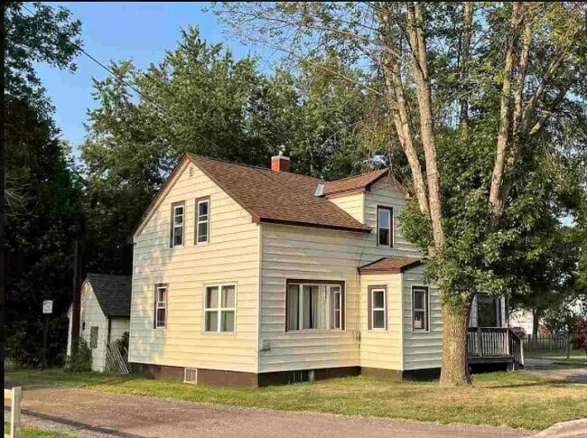 2301 Presque Isle Ave in Marquette, MI - Foto de edificio - Building Photo