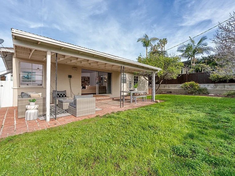 10746 Cranks Rd in Culver City, CA - Building Photo