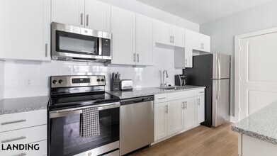 1619 N Frazier St, Unit 410 in Conroe, TX - Foto de edificio - Building Photo