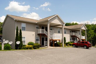 Crosswinds Apartments in Fairmont, WV - Building Photo - Building Photo
