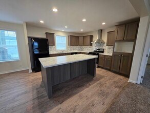 3681 Hawthorne St in Village of Clarkston, MI - Foto de edificio - Building Photo