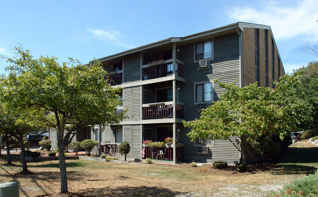 Pond Street Place in Weymouth, MA - Foto de edificio - Building Photo