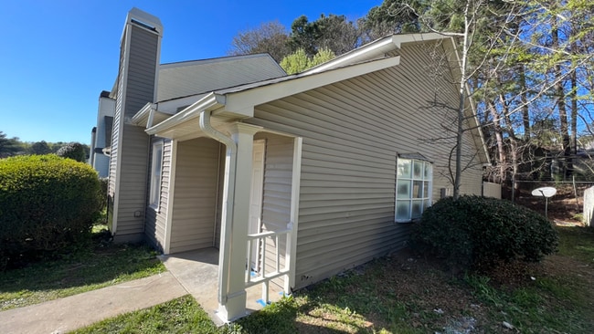 2292 Wellington Cir in Lithonia, GA - Building Photo - Building Photo