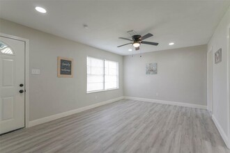 5414 Lyndhurst Dr in Houston, TX - Building Photo - Building Photo