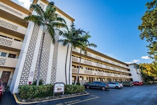 1900 Sans Souci Blvd in North Miami, FL - Building Photo