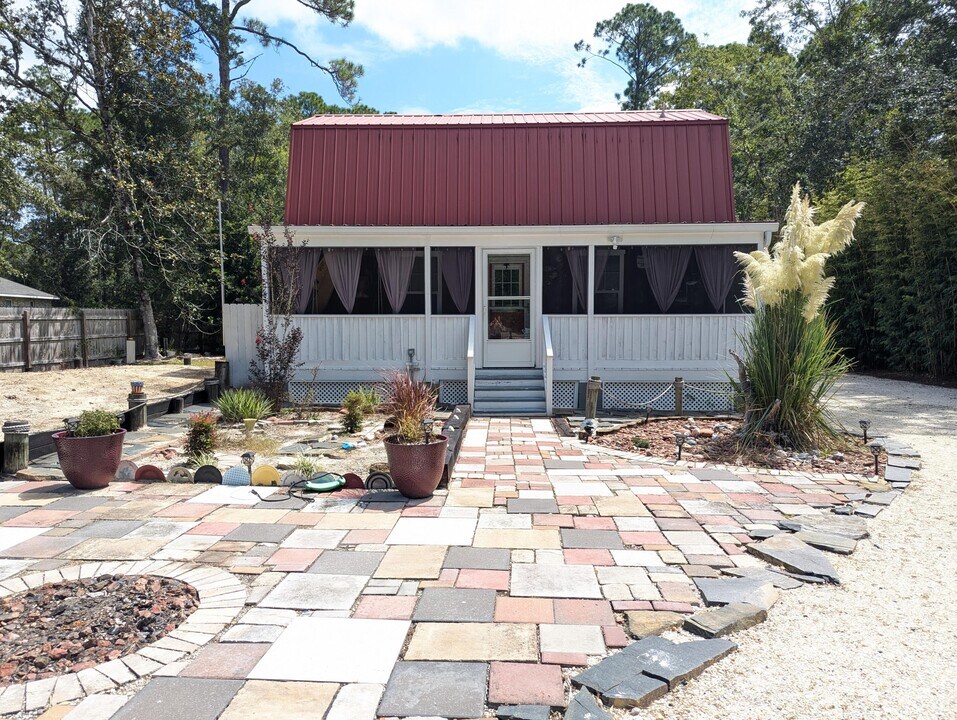 3348 Lowery Dr in Navarre, FL - Building Photo