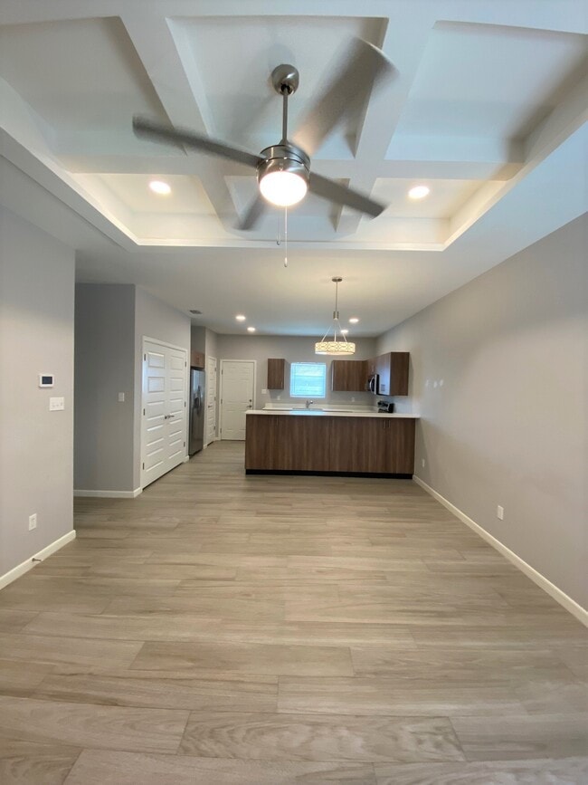 3812 Whitewing Ave, Unit 2 in Edinburg, TX - Foto de edificio - Building Photo