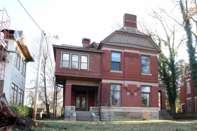 943 Cherokee Rd in Louisville, KY - Building Photo - Building Photo