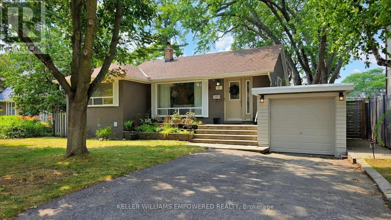 30 Paperbirch Dr in Toronto, ON - Building Photo