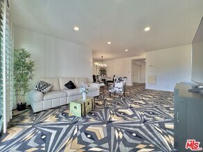 7560 Hollywood Blvd in Los Angeles, CA - Building Photo - Building Photo