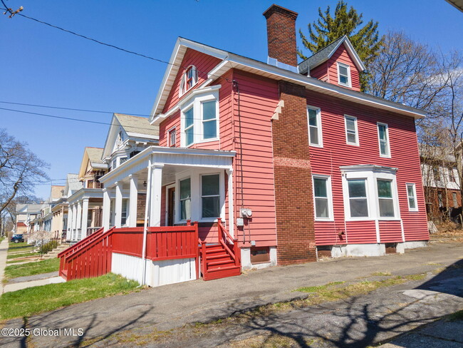 547 Myrtle Ave in Albany, NY - Foto de edificio - Building Photo