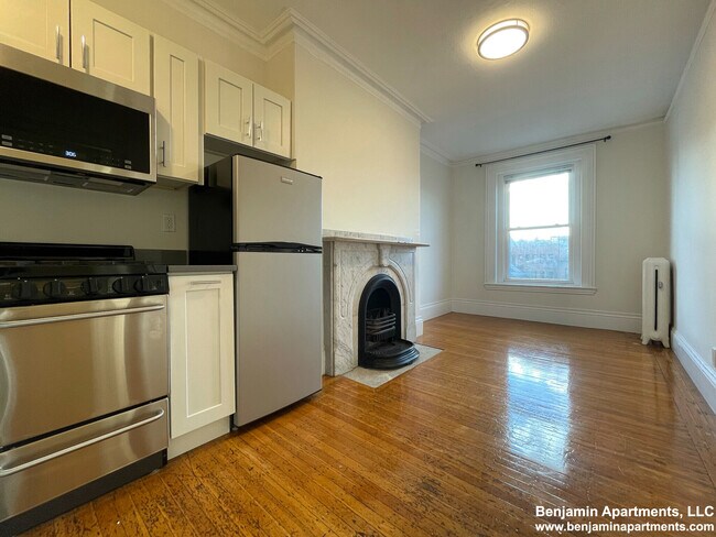 85 Charles St, Unit 10 in Boston, MA - Building Photo - Building Photo