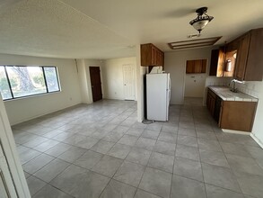 17695 Ave 12 in Madera, CA - Foto de edificio - Building Photo