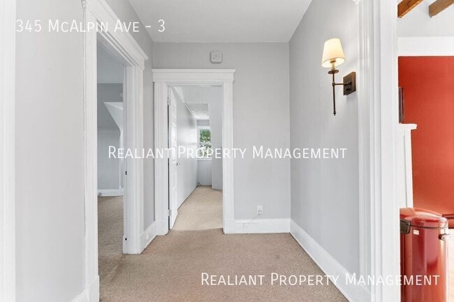 345 McAlpin Ave in Cincinnati, OH - Building Photo - Building Photo