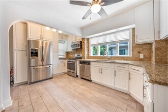 85 Barrows Ave, Unit Private in Rutherford, NJ - Building Photo - Building Photo