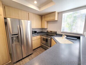 6530 College Grove Dr in San Diego, CA - Building Photo - Building Photo