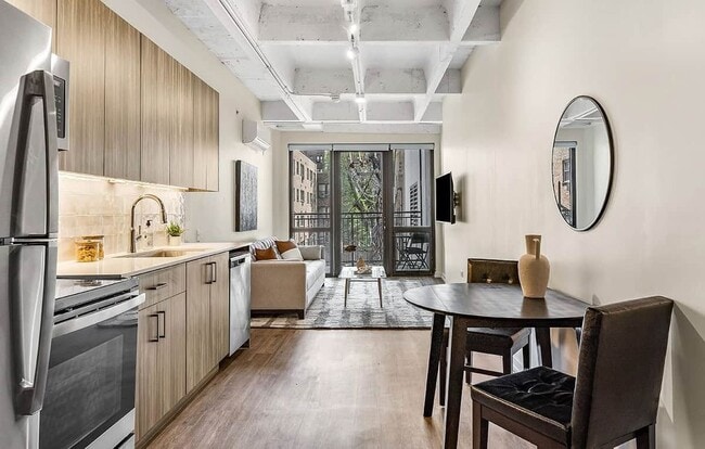 3121 N Broadway in Chicago, IL - Building Photo - Building Photo