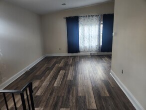 1855 Beyer Ave, Unit 2 FL in Philadelphia, PA - Foto de edificio - Building Photo