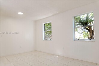 1525 NW 19th Terrace in Miami, FL - Building Photo - Building Photo