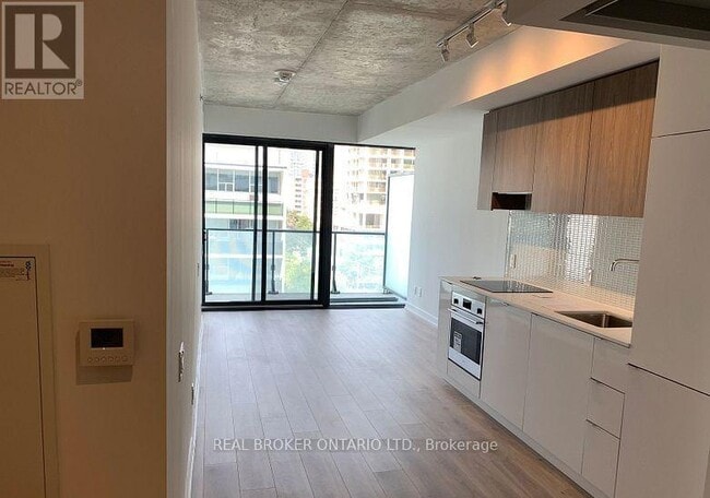 161 Roehampton Ave in Toronto, ON - Building Photo - Building Photo