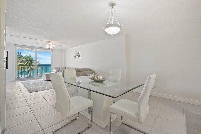 1051 Hillsboro Mile in Hillsboro Beach, FL - Building Photo - Building Photo