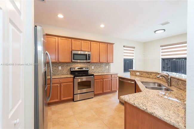 11510 NW 88th Ln in Doral, FL - Building Photo - Building Photo