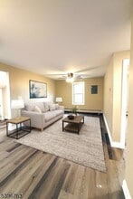 6 Bird Ln in Jefferson, NJ - Building Photo - Building Photo