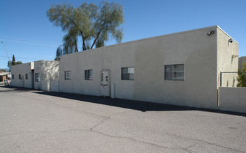 Swan Apartments in Tucson, AZ - Foto de edificio - Building Photo