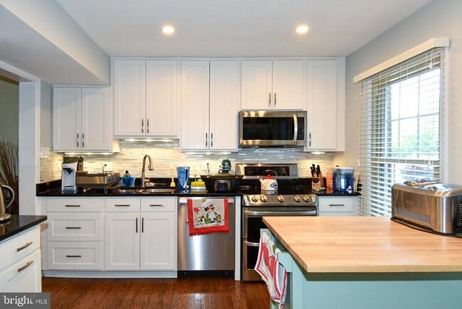 property at 5433 Grove Ridge Way