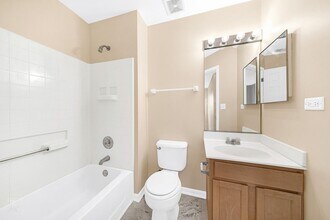 1733 Avalon Ct in Glendale Heights, IL - Building Photo - Building Photo