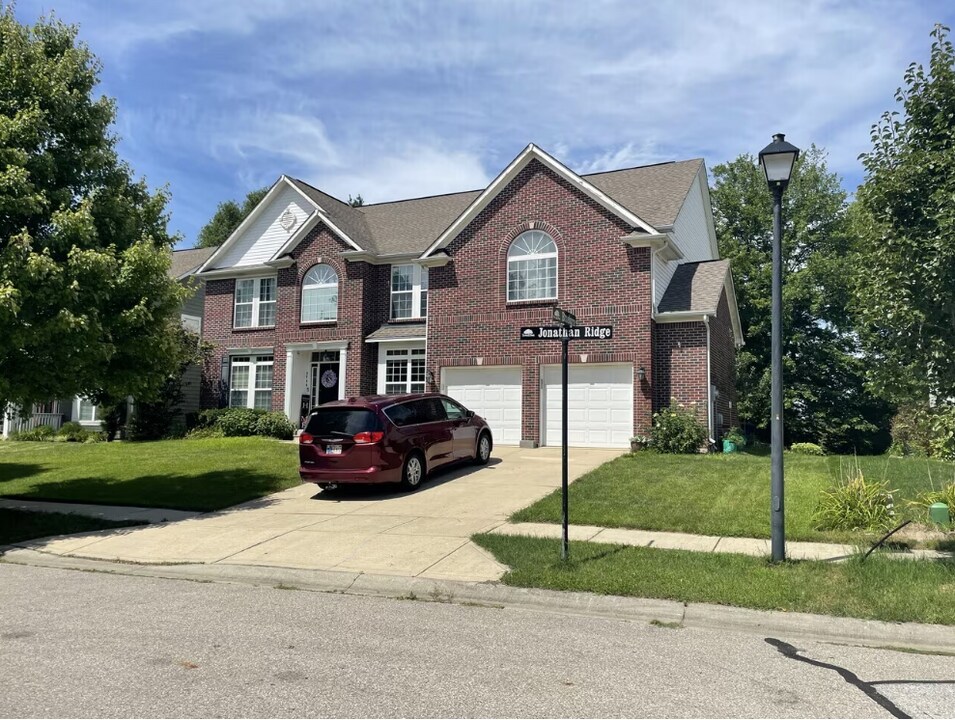 3744 Jonathan Rdg in Columbus, IN - Building Photo