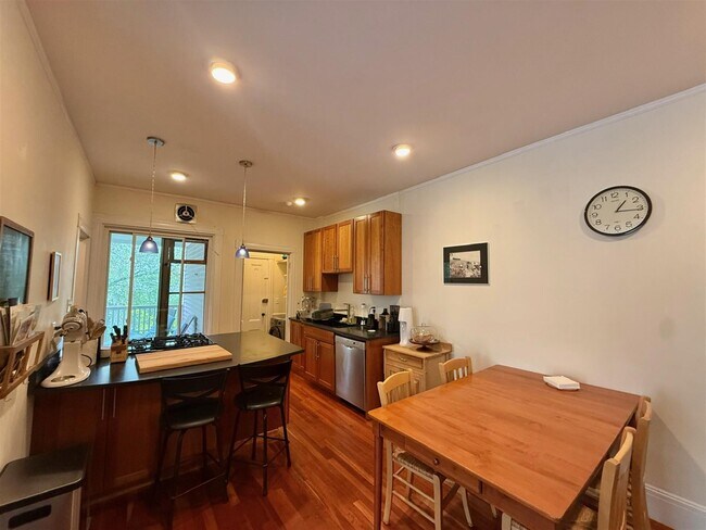 67 Highland Ave, Unit 5 in Cambridge, MA - Building Photo - Building Photo