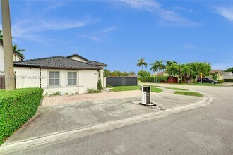 898 NW 131st Ave in Miami, FL - Building Photo - Building Photo