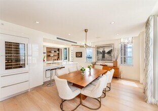 888 Brickell Key Dr, Unit # 2501 in Miami, FL - Foto de edificio - Building Photo