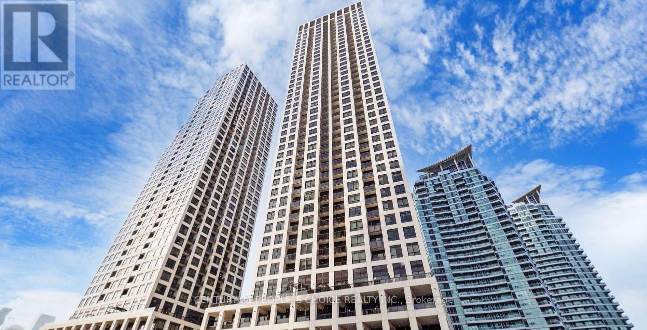 30 Elm Dr W in Mississauga, ON - Building Photo