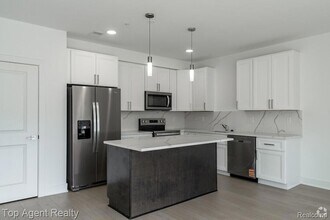 31847 Gabby Ct in New Baltimore, MI - Building Photo - Building Photo