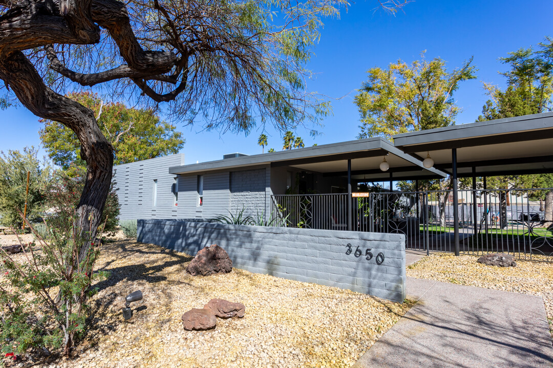 3650 E Montecito Ave in Phoenix, AZ - Building Photo