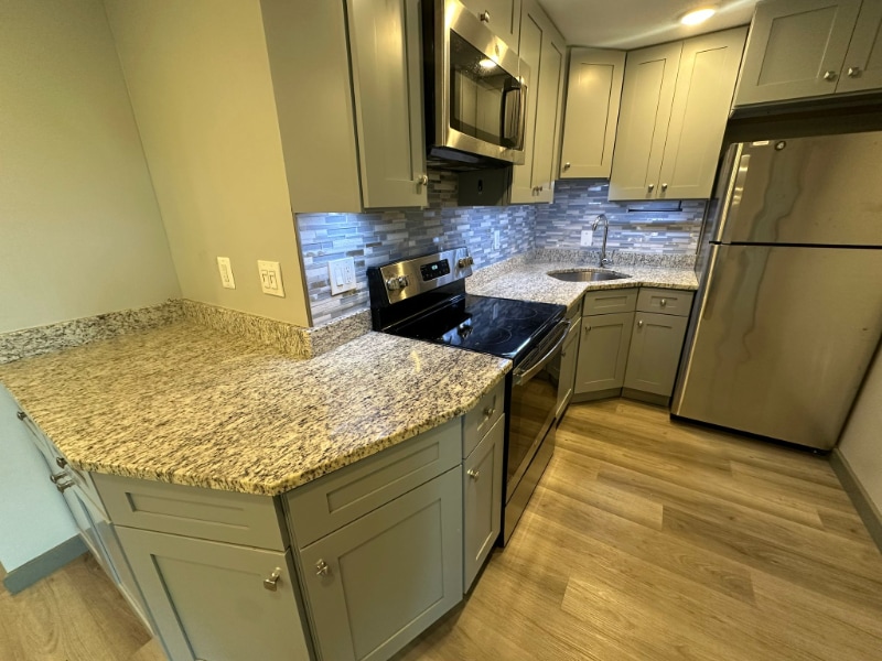 355 Long Hill Rd in Groton, CT - Building Photo