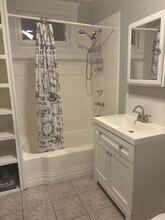 950 Townsend Ave, Unit 1 in New Haven, CT - Building Photo - Building Photo